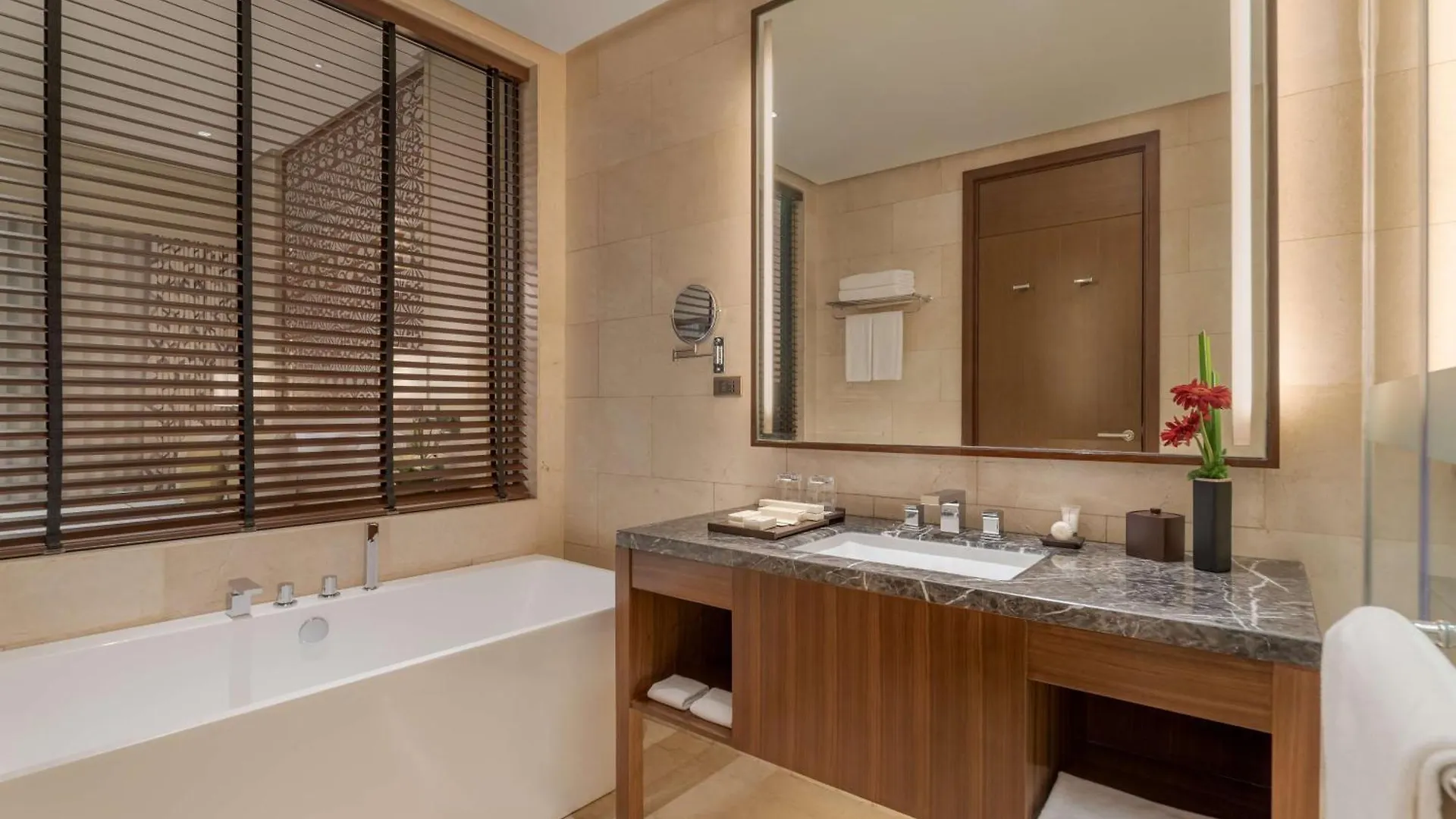 Dusit Thani Residence Davao City 5*,
